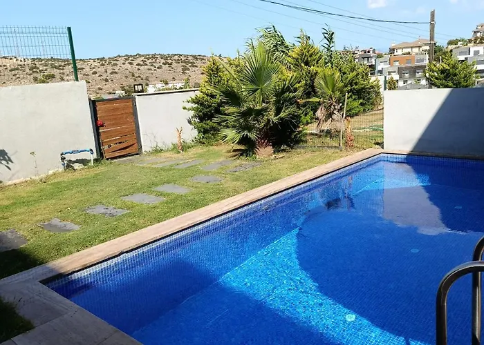 Villa Havuzlu Lueks Havuzu Isitmali Çeşme