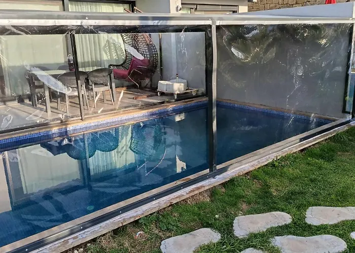 Havuzlu Lueks Havuzu Isitmali Villa Çeşme