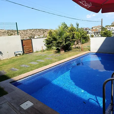 Βίλα Havuzlu Muestakil Villa 4 Oda 1 Salon Çeşme